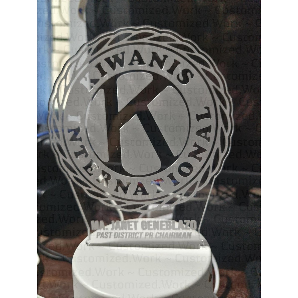 KIWANIS DESK LAMP - KIWANIS INTERNATIONAL - PERSONALIZED WITH NAME - ENGRAVED - Image 3