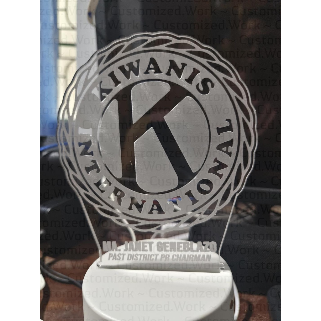 KIWANIS DESK LAMP - KIWANIS INTERNATIONAL - PERSONALIZED WITH NAME - ENGRAVED - Image 4